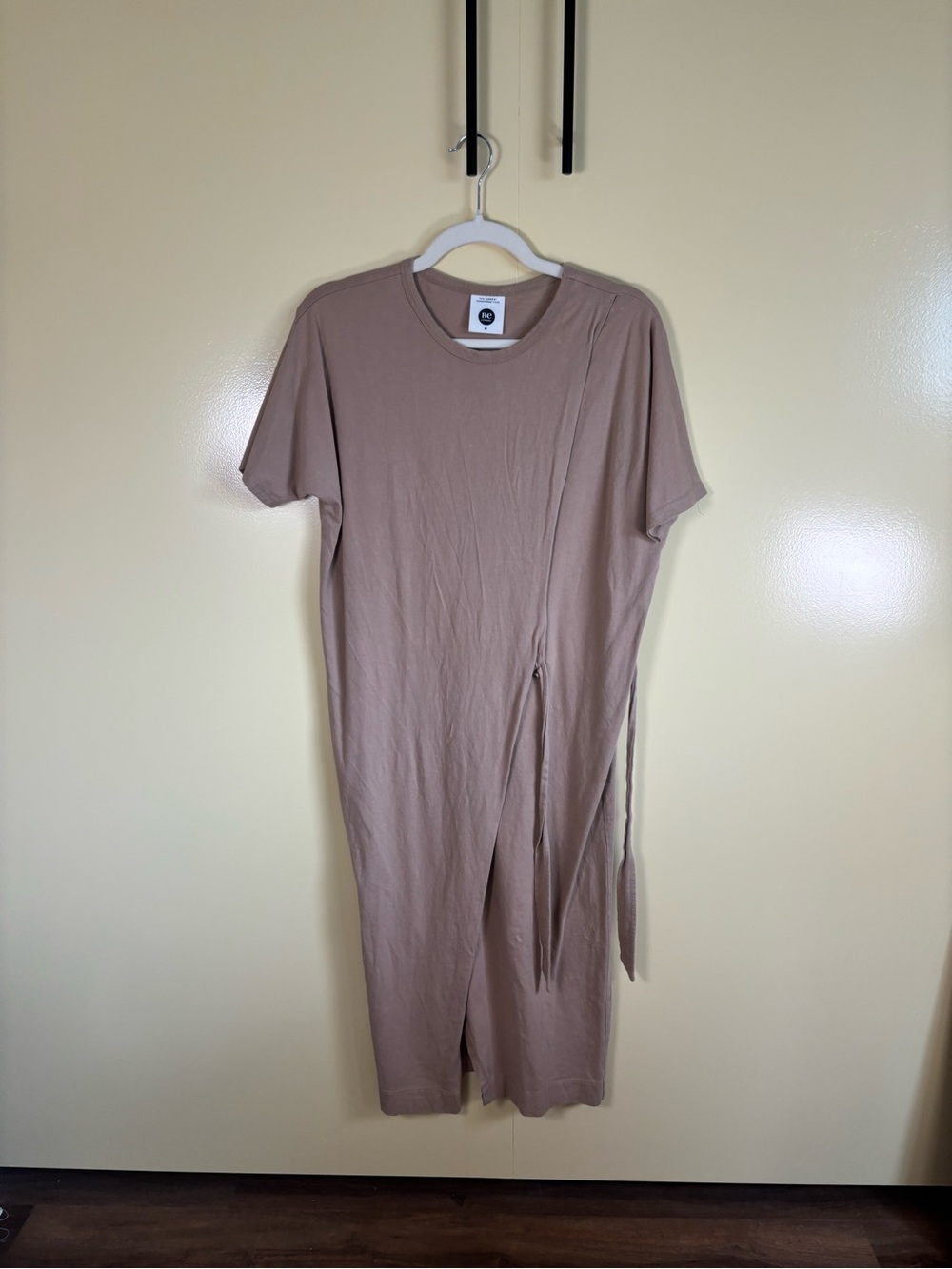 Short-Sleeve Taupe Midi Dress with Side Tie